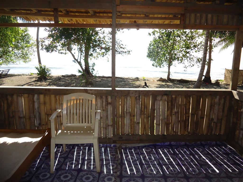 Dolphin View Beach Hotel Ndoma Bagian luar foto
