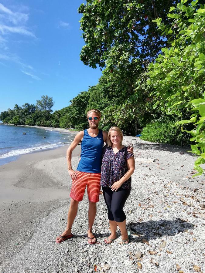 Dolphin View Beach Hotel Ndoma Bagian luar foto