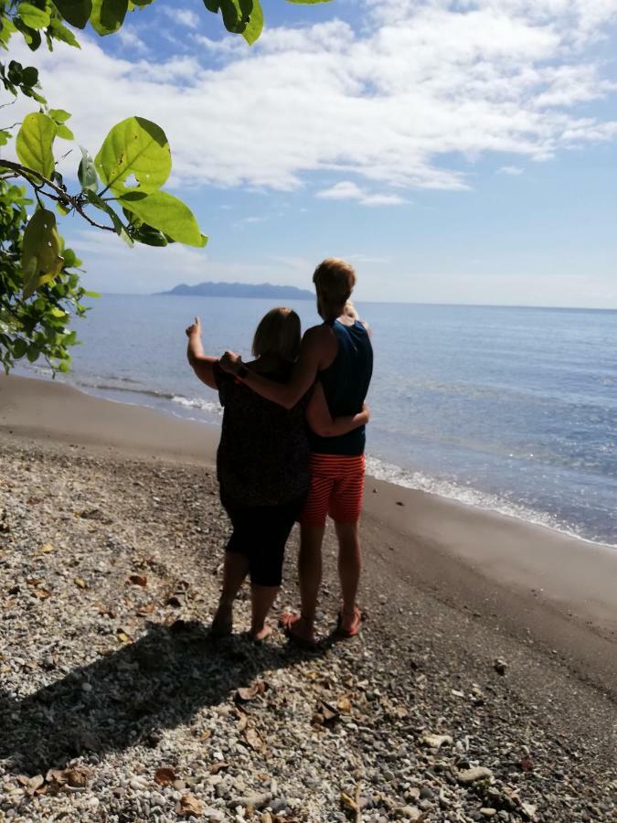 Dolphin View Beach Hotel Ndoma Bagian luar foto